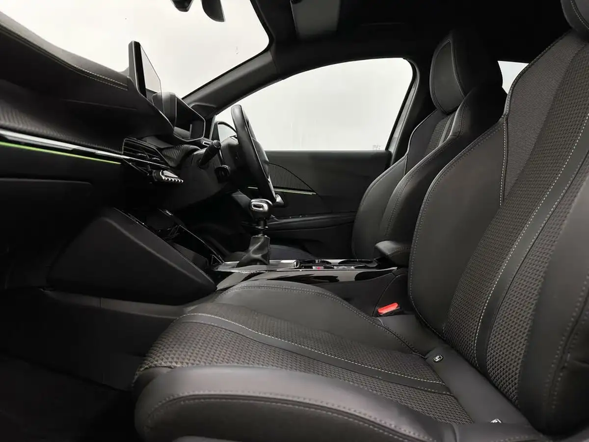 2022-peugeot-208-12-puretech-gt-100ps-big-30