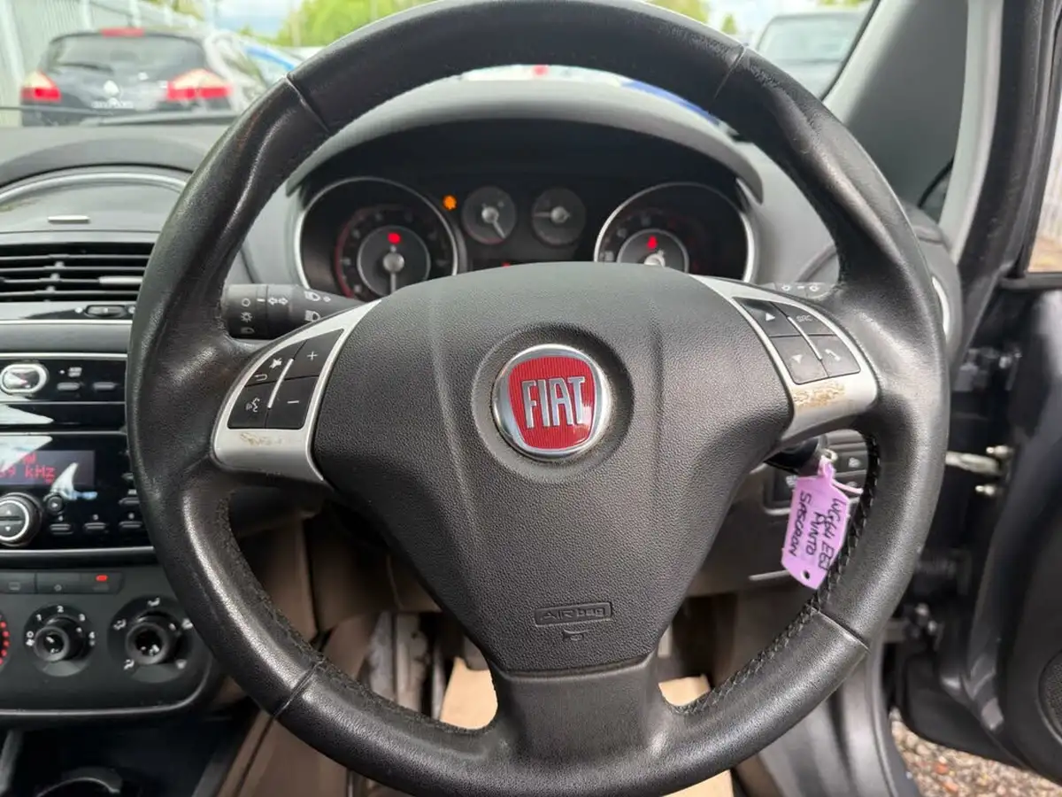 2014-fiat-punto-12-easy-3d-big-15