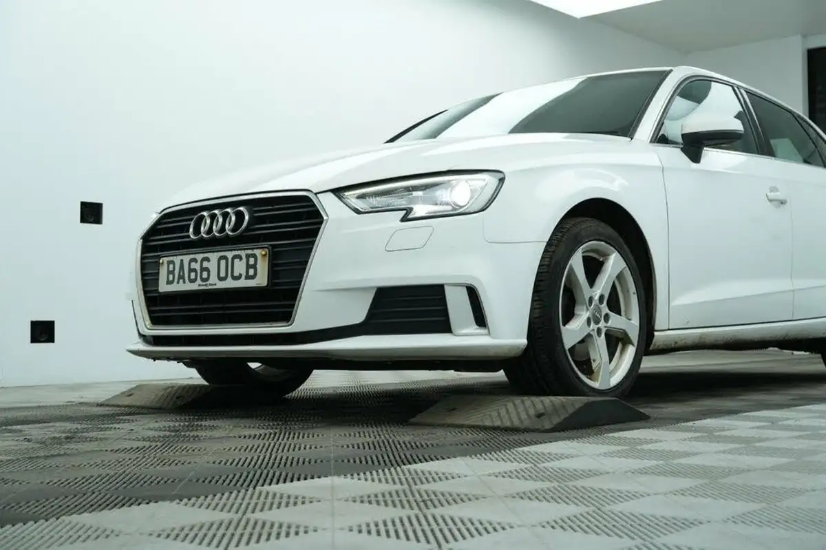 2017-audi-a3-16tdi-110ps-nav-sportback-5d-big-1