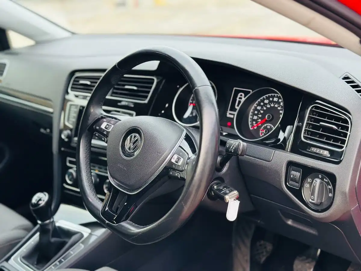 2015-volkswagen-golf-20tdi-gt-hatchback-5d-big-22