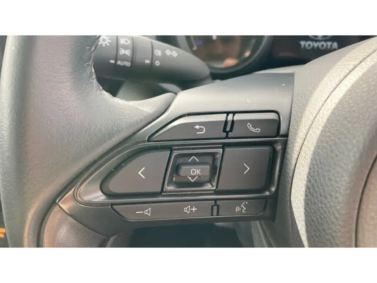 2022-toyota-yaris-cross-15-vvt-i-icon-big-21