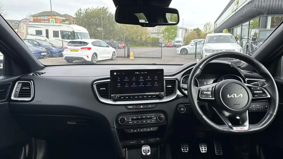 2022-kia-ceed-15-t-gdi-gt-line-big-10
