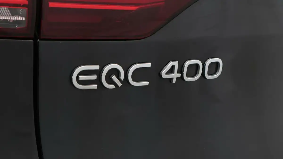 2022-mercedes-benz-eqc-e-eqc-400-amg-line-big-21