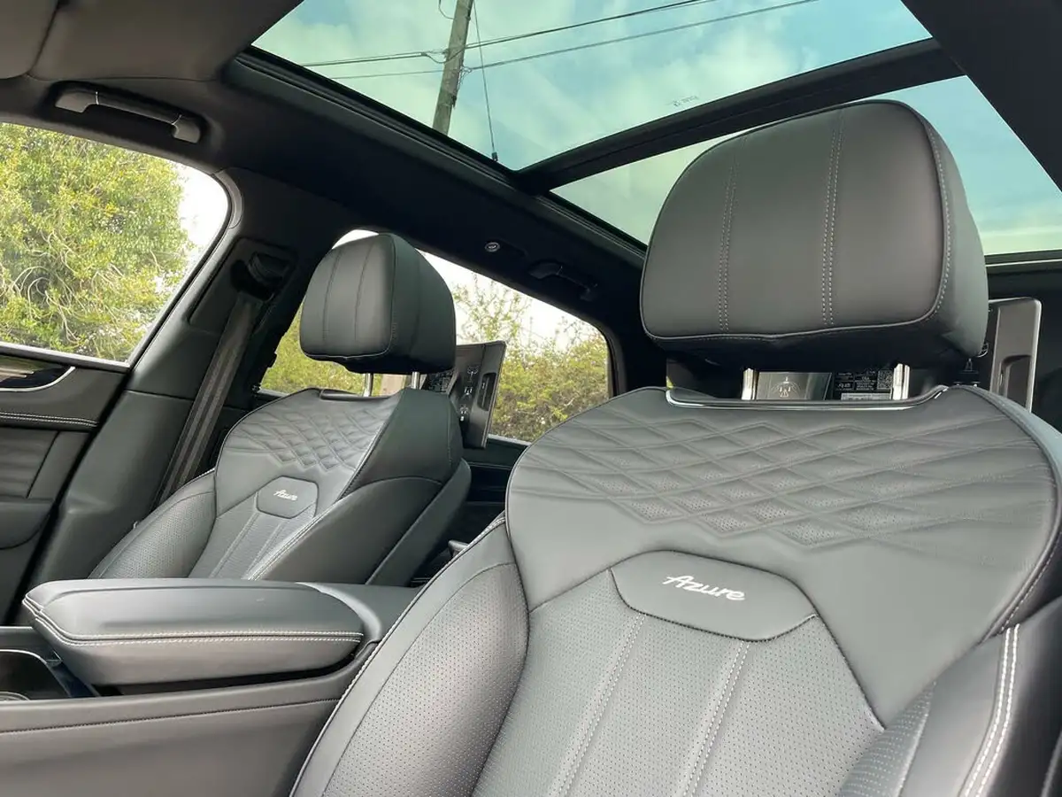 2024-bentley-bentayga-big-31