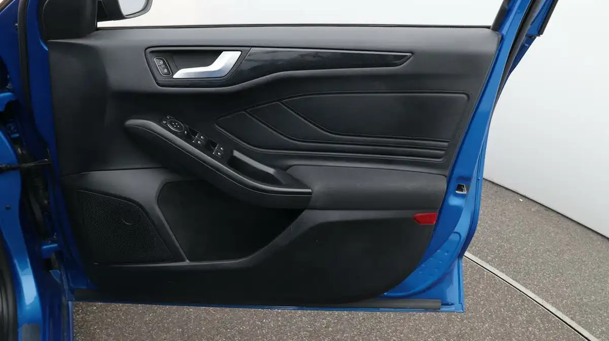 2019-ford-focus-10t-st-line-hatchback-big-15