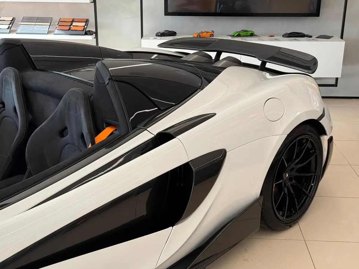 2019-mclaren-600lt-spider-big-45