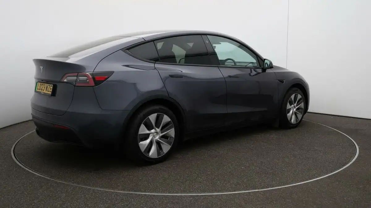 2023-tesla-model-y-e-rwd-big-44