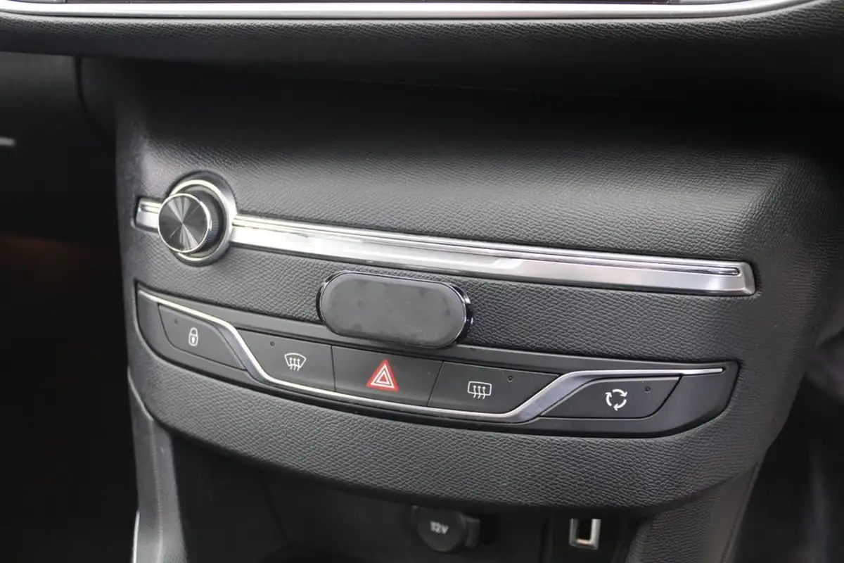 2015-peugeot-308-sw-20-bluehdi-allure-big-31