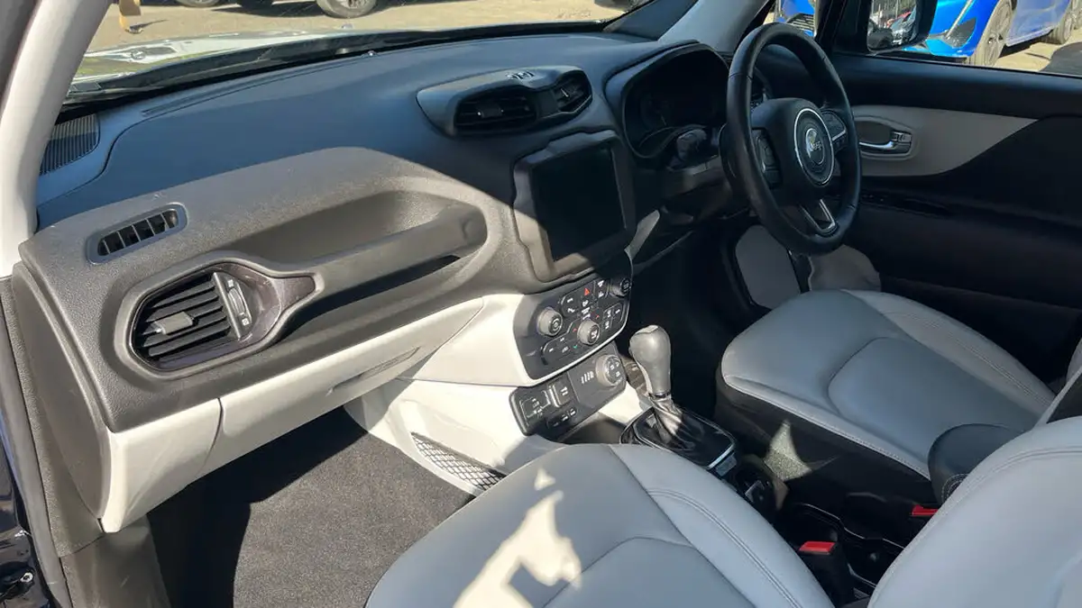 2021-jeep-renegade-13-gse-limited-phev-big-11