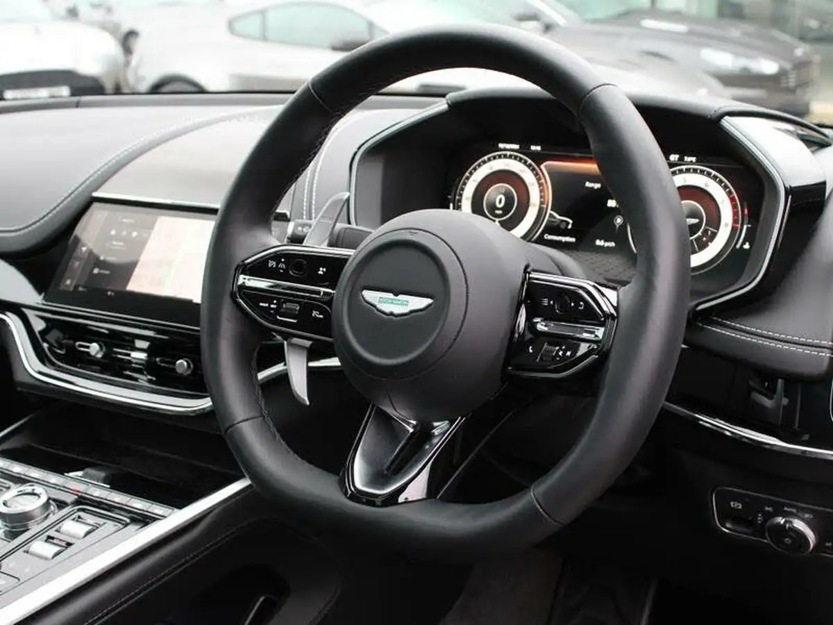 2024-aston-martin-dbx-40-v8-big-9