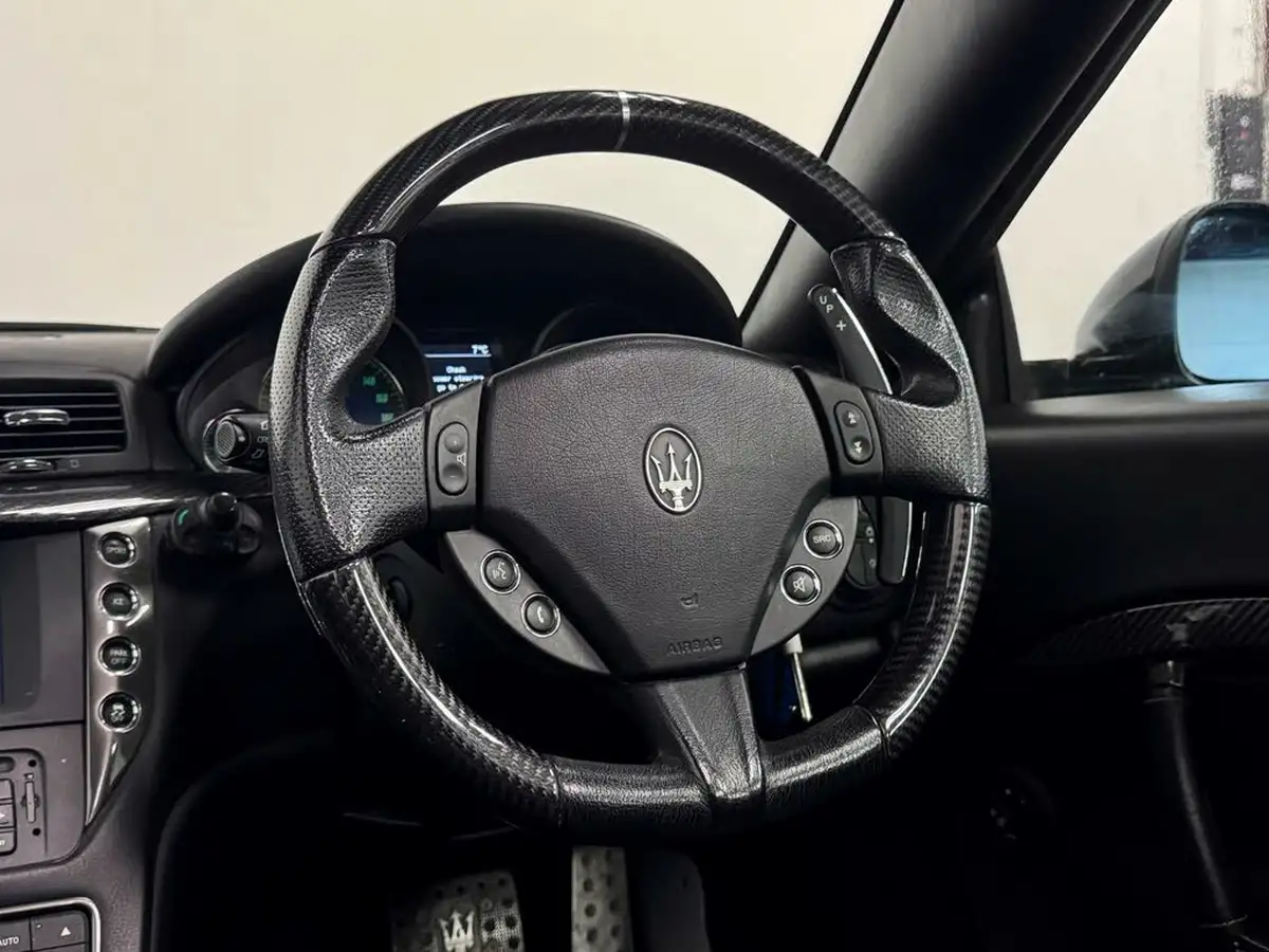 2015-maserati-grancabrio-47-sport-big-20