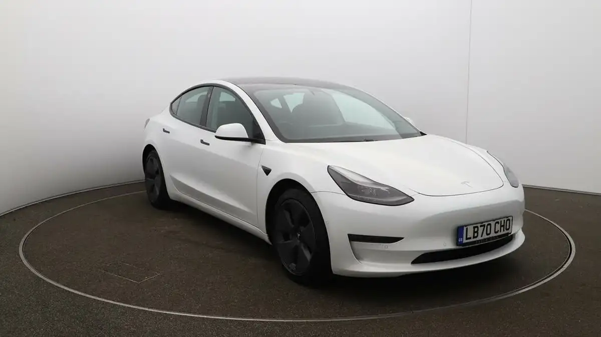 2020-tesla-model-3-e-long-range-big-35