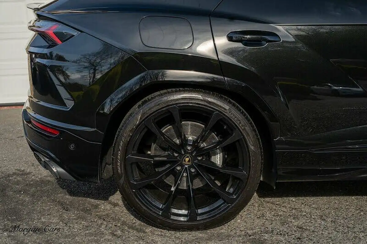 2021-lamborghini-urus-40-no-trim-big-7