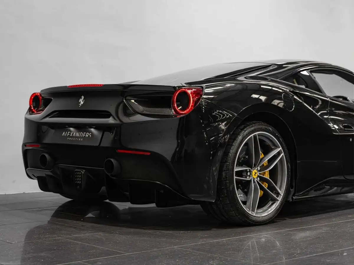 2017-ferrari-488-39-488-gtb-big-24