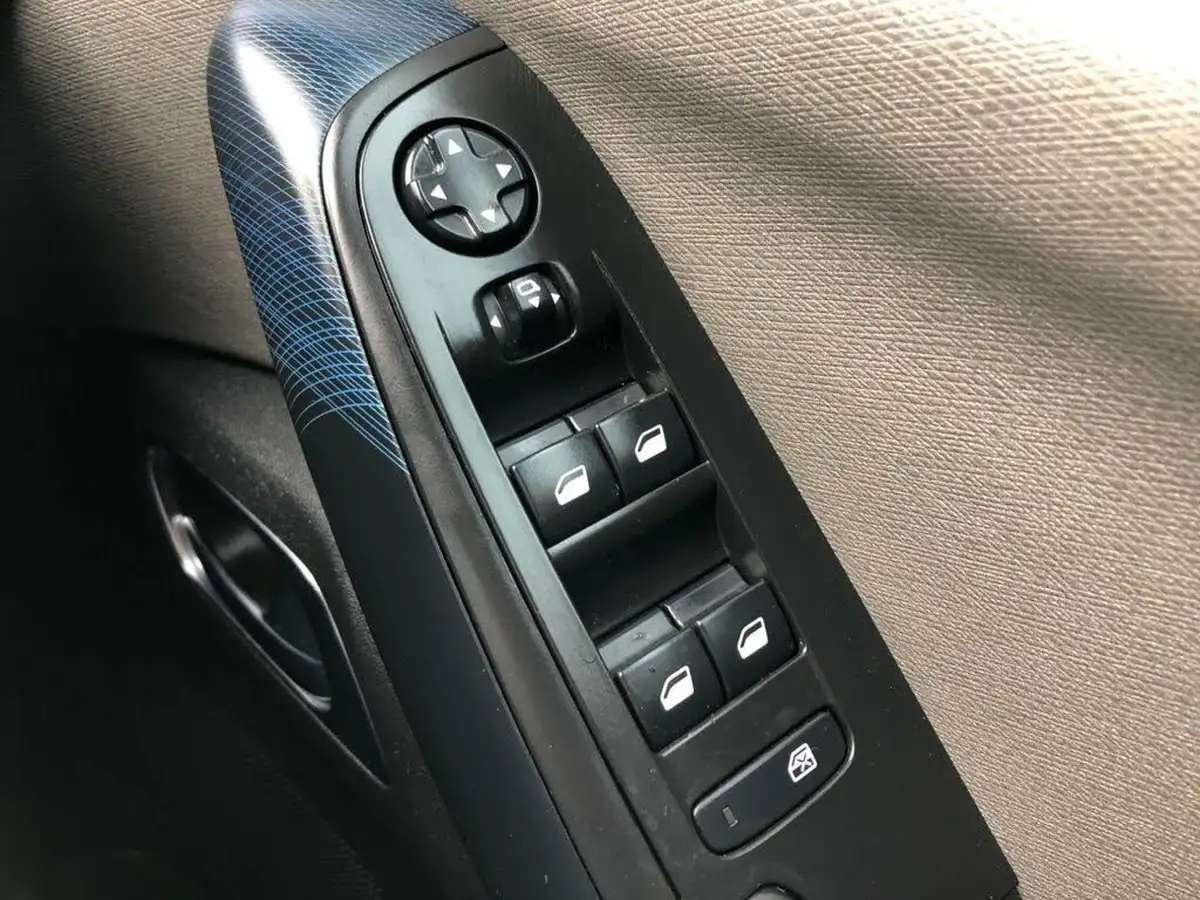 2019-citroen-grand-c4-spacetourer-15bluehdi-feel-big-37