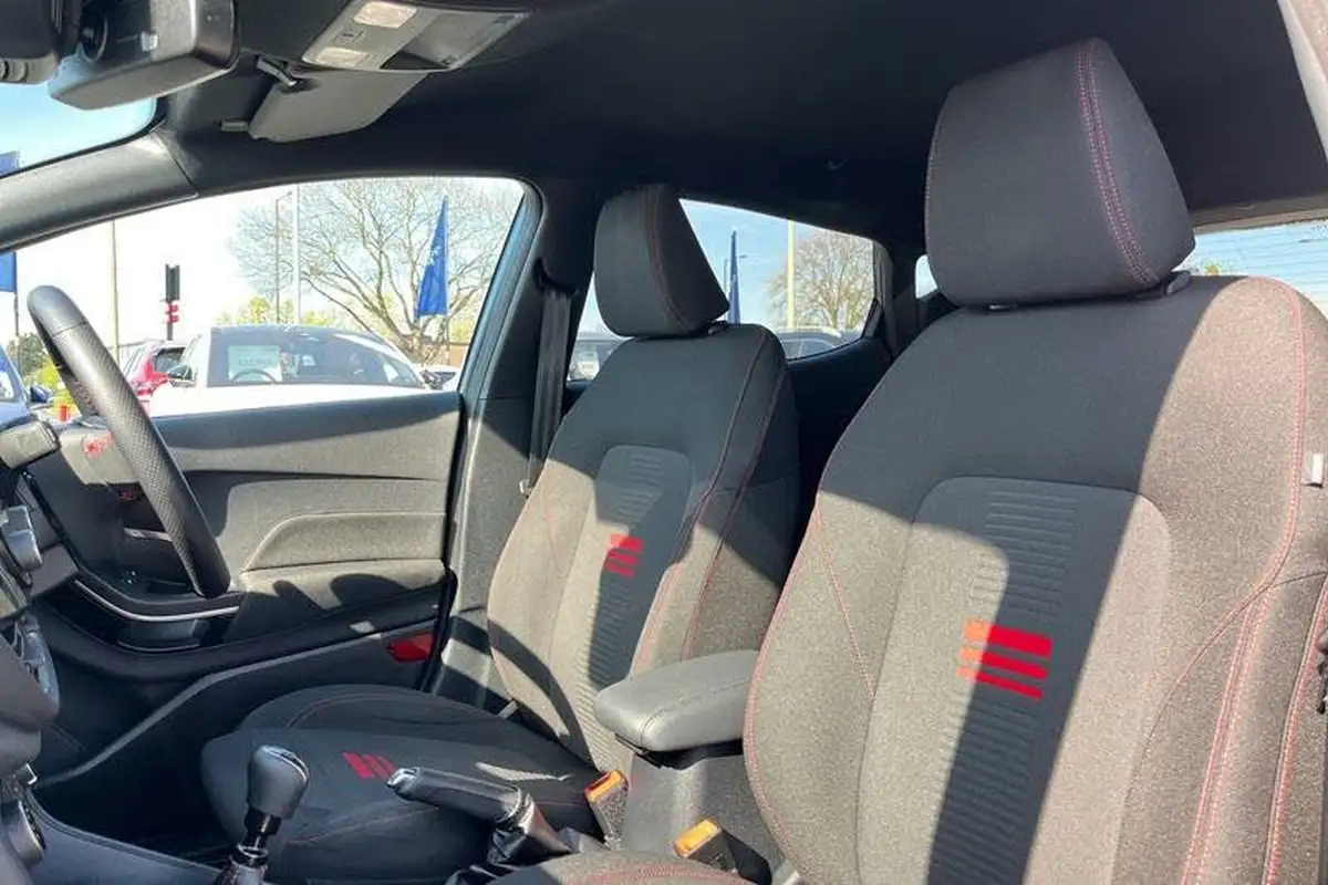 2023-ford-fiesta-big-18