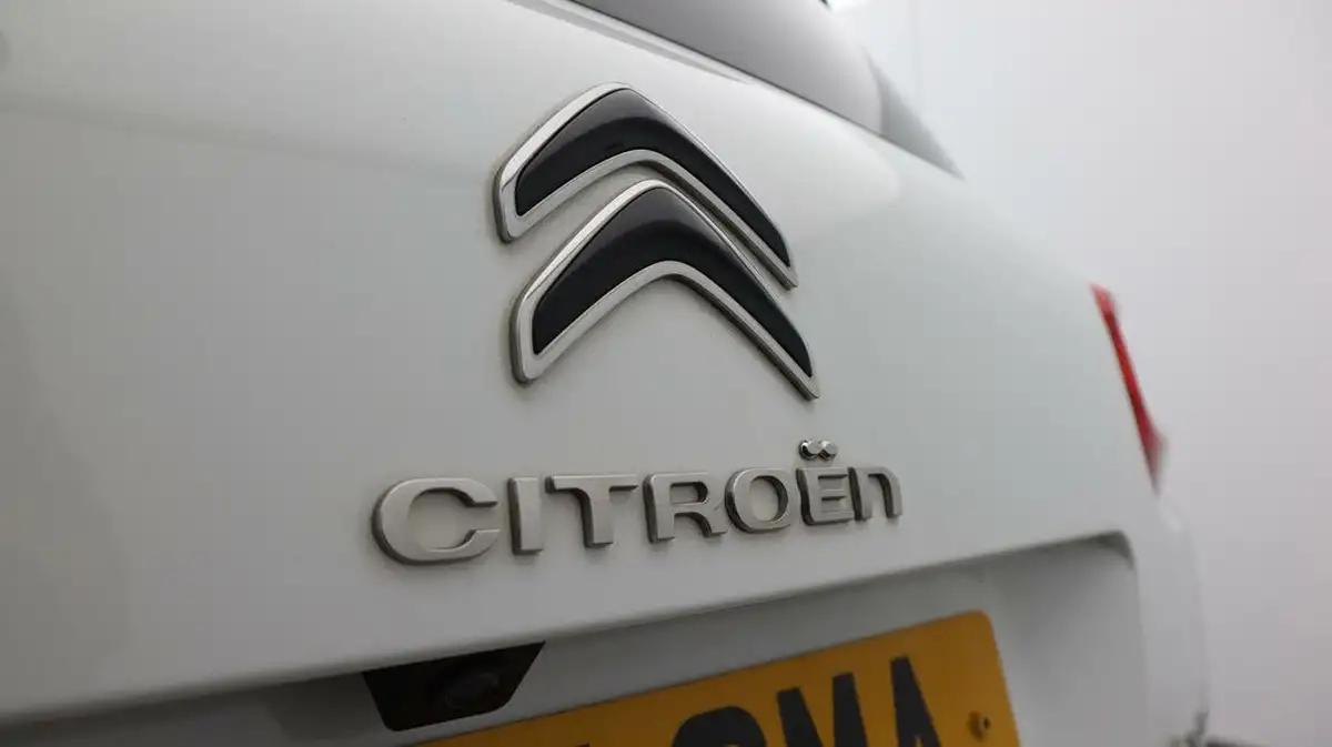 2021-citroen-c5-aircross-16-puretech-shine-plus-5d-big-21