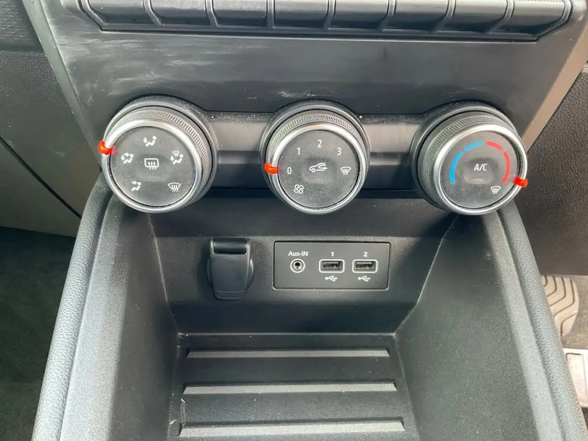2021-renault-clio-10-sce-iconic-75bhp-big-29