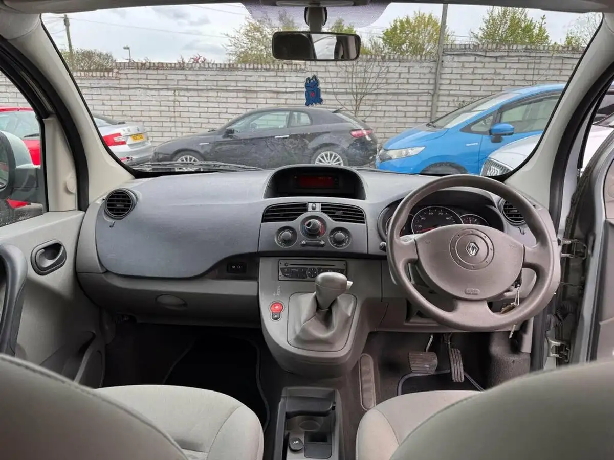 2011-renault-kangoo-16-expression-16v-105bhp-auto-big-10