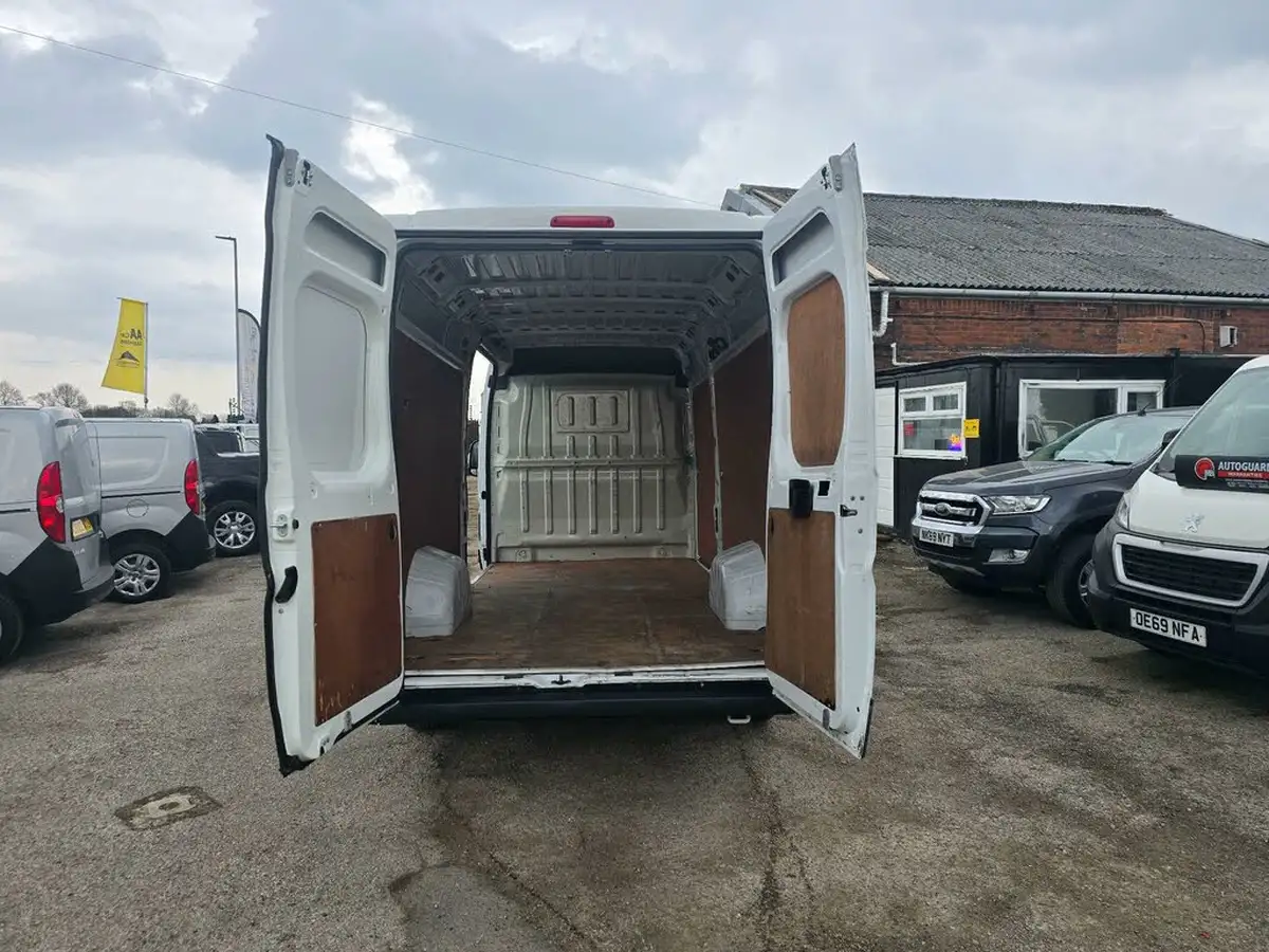 2022-citroen-relay-22bluehdi-35-l4h2-heavy-enterprise-big-16