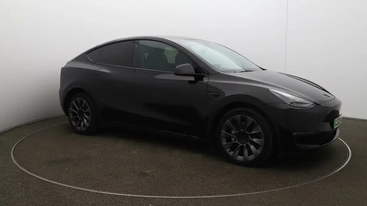 2022-tesla-model-y-e-long-range-big-36