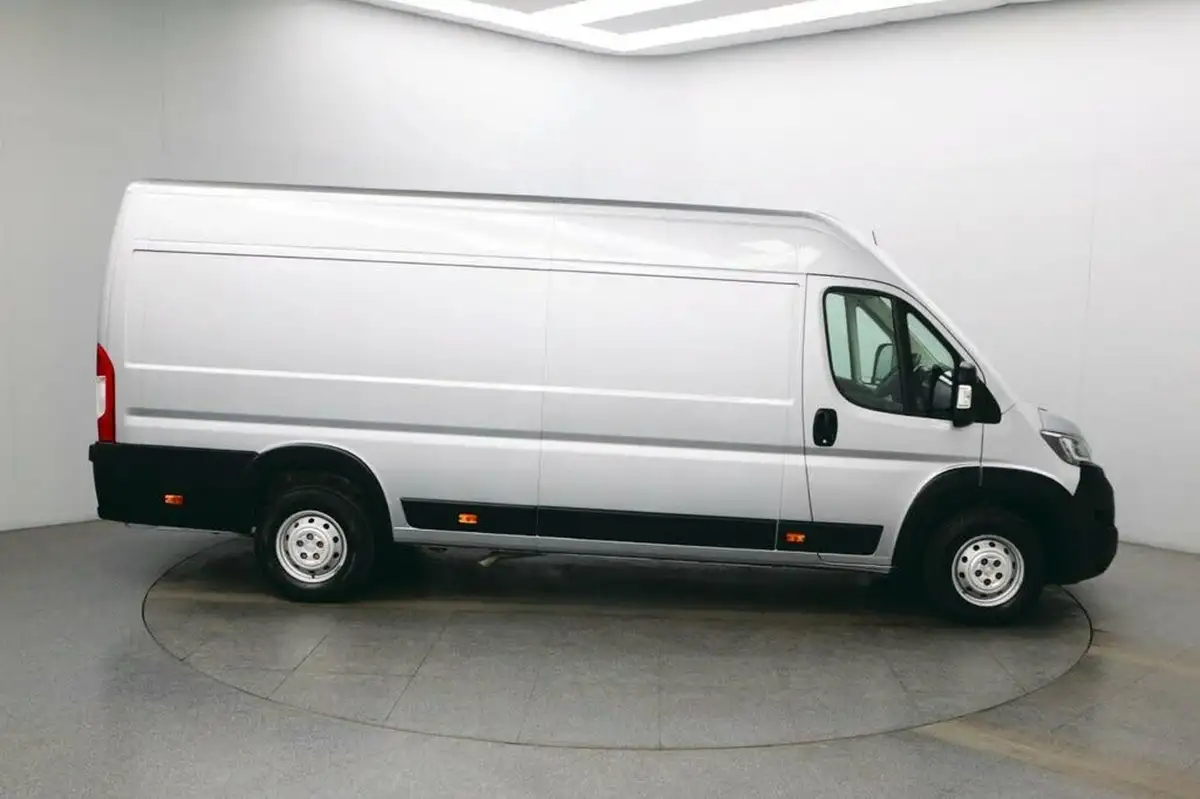 2023-peugeot-boxer-22-bluehdi-professional-premium-435-l4h2-big-7