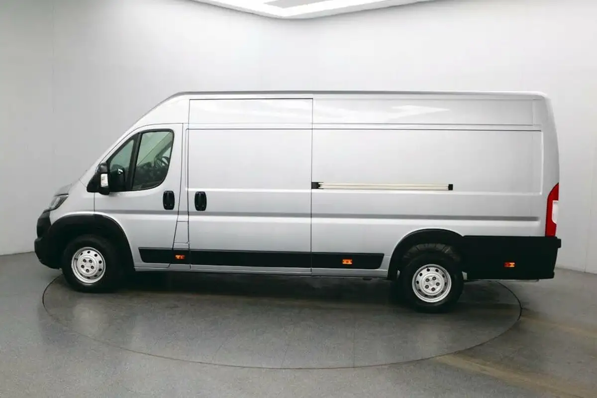 2023-peugeot-boxer-22-bluehdi-professional-premium-435-l4h2-big-3