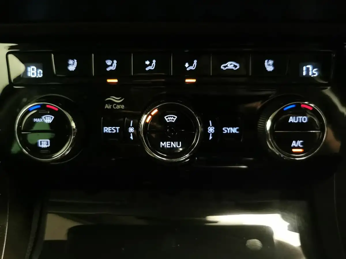 2021-skoda-superb-14-tsi-laurin-klement-hatchback-big-17