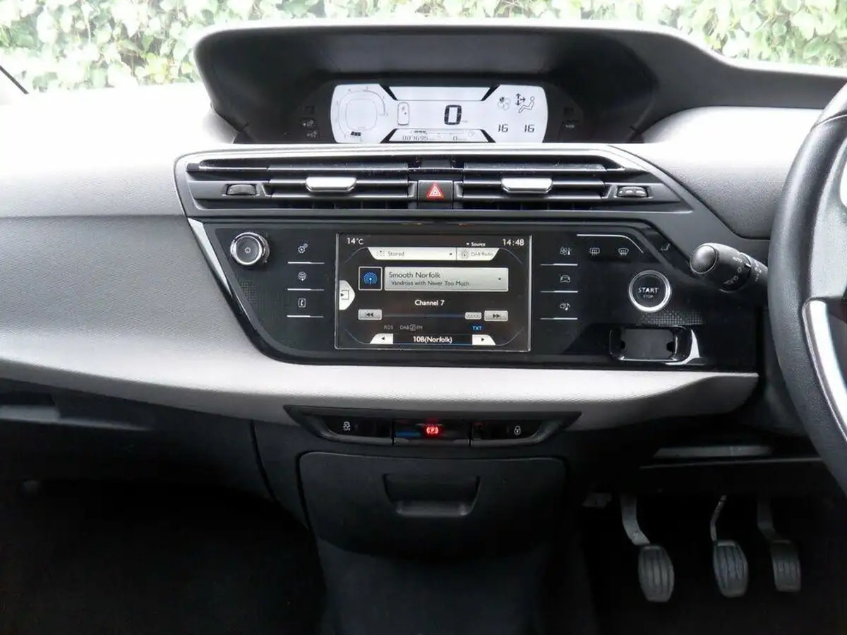 2015-citroen-c4-picasso-16e-hdi-vtr-115ps-big-60