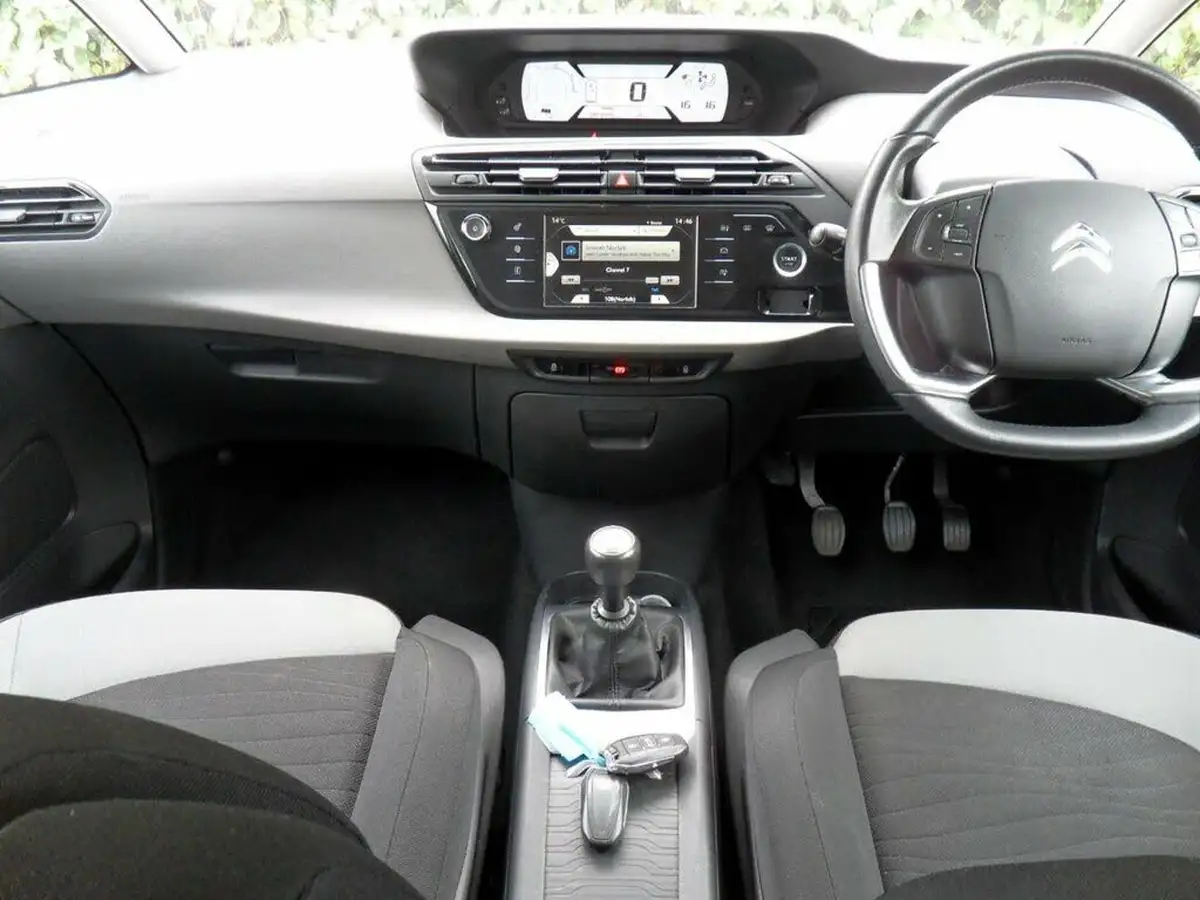 2015-citroen-c4-picasso-16e-hdi-vtr-115ps-big-16