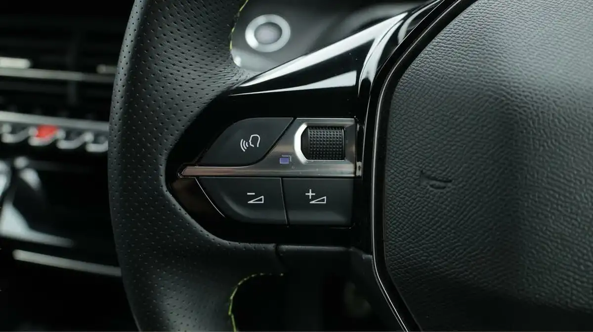 2022-peugeot-2008-suv-12-puretech-gt-big-25