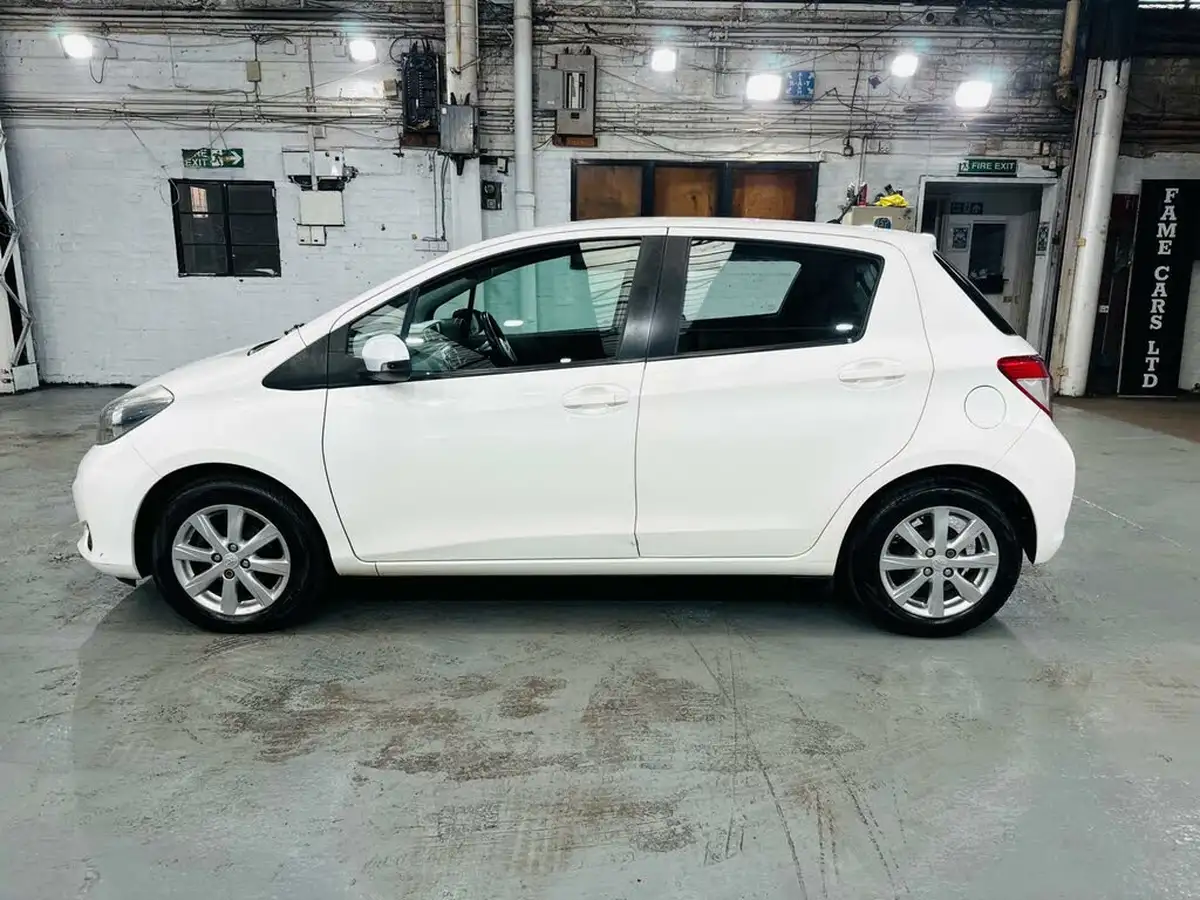 2013-toyota-yaris-133-tr-vvt-i-5d-big-7