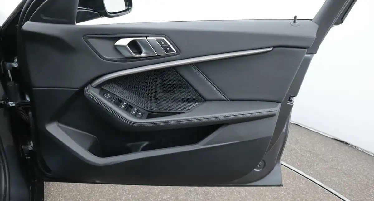 2020-bmw-1-series-20td-118d-m-sport-big-15