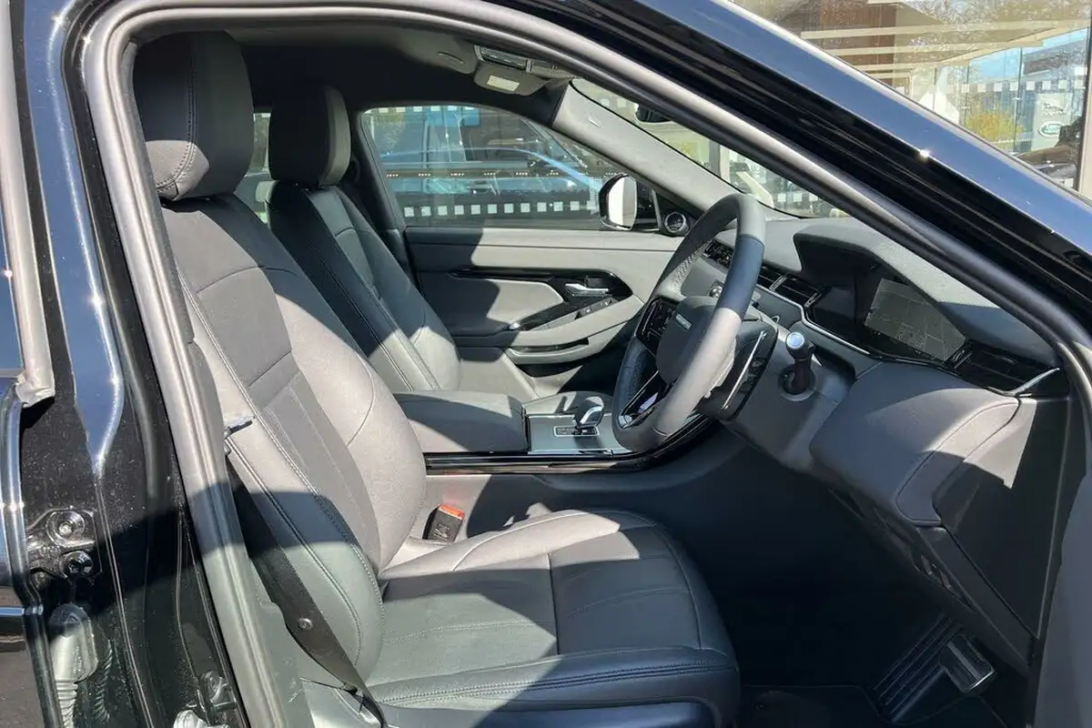 2024-land-rover-range-rover-evoque-15-p300e-dynamic-se-big-34