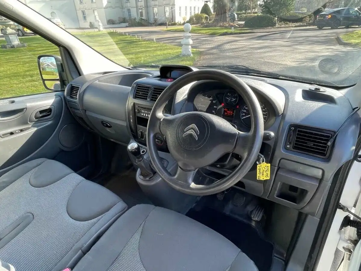 2014-citroen-dispatch-16td-enterprise-panel-big-25