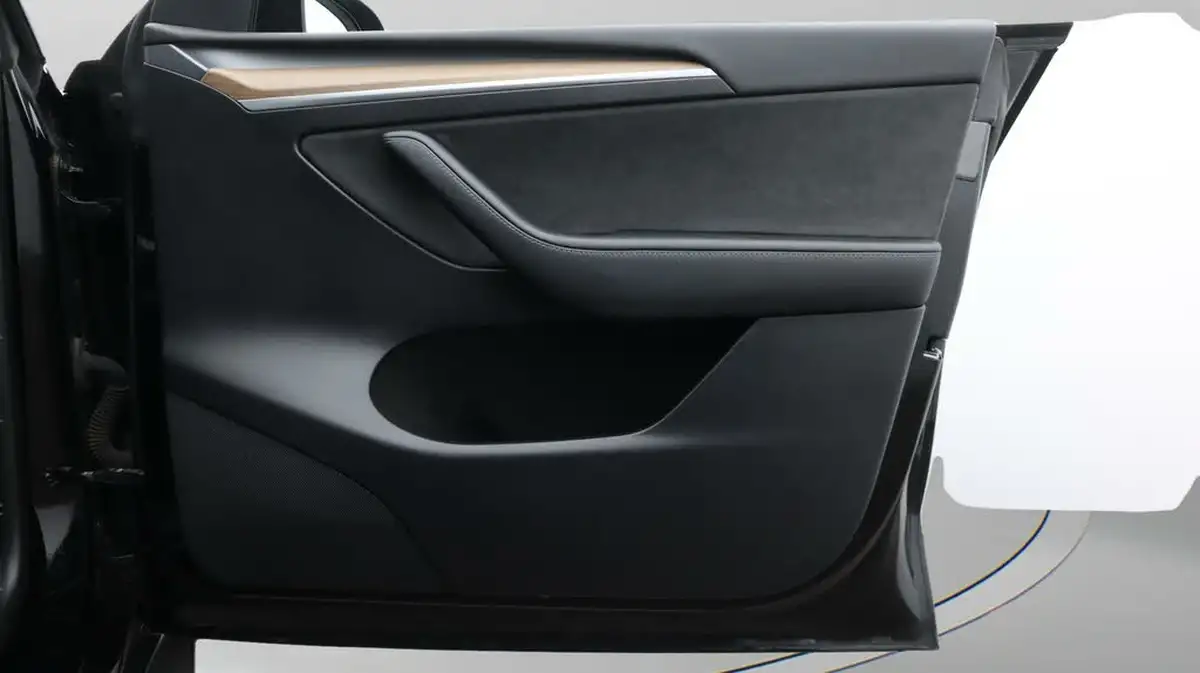 2022-tesla-model-y-e-long-range-big-15