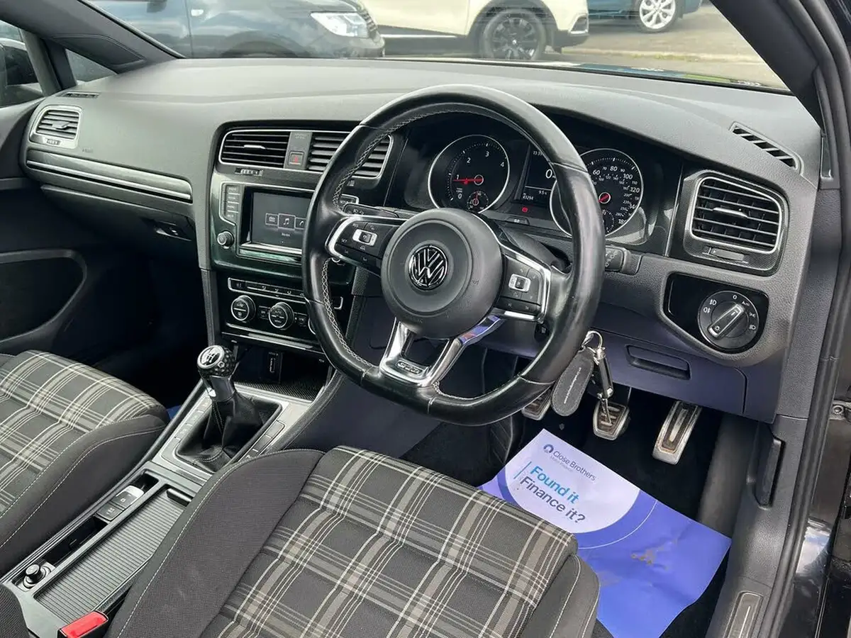 2014-volkswagen-golf-20tdi-gtd-bmt-5d-big-13