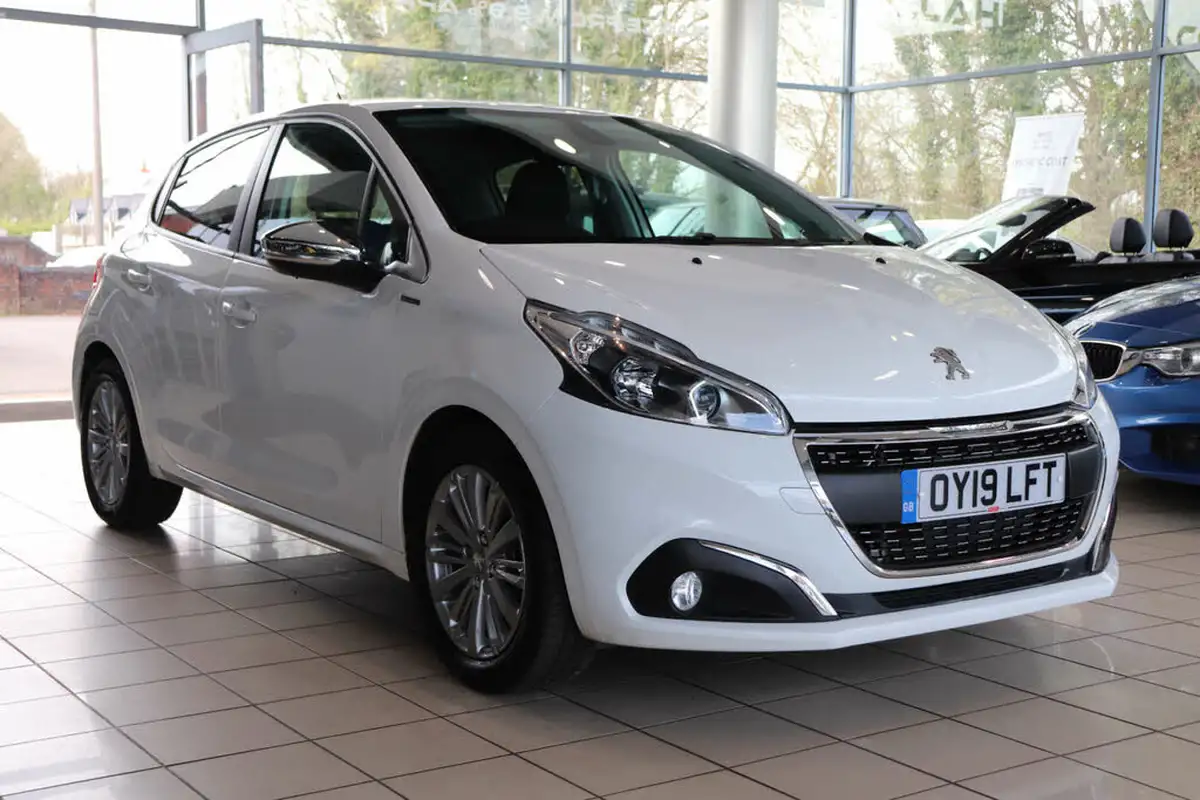 2019-peugeot-208-12-puretech-signature-big-9