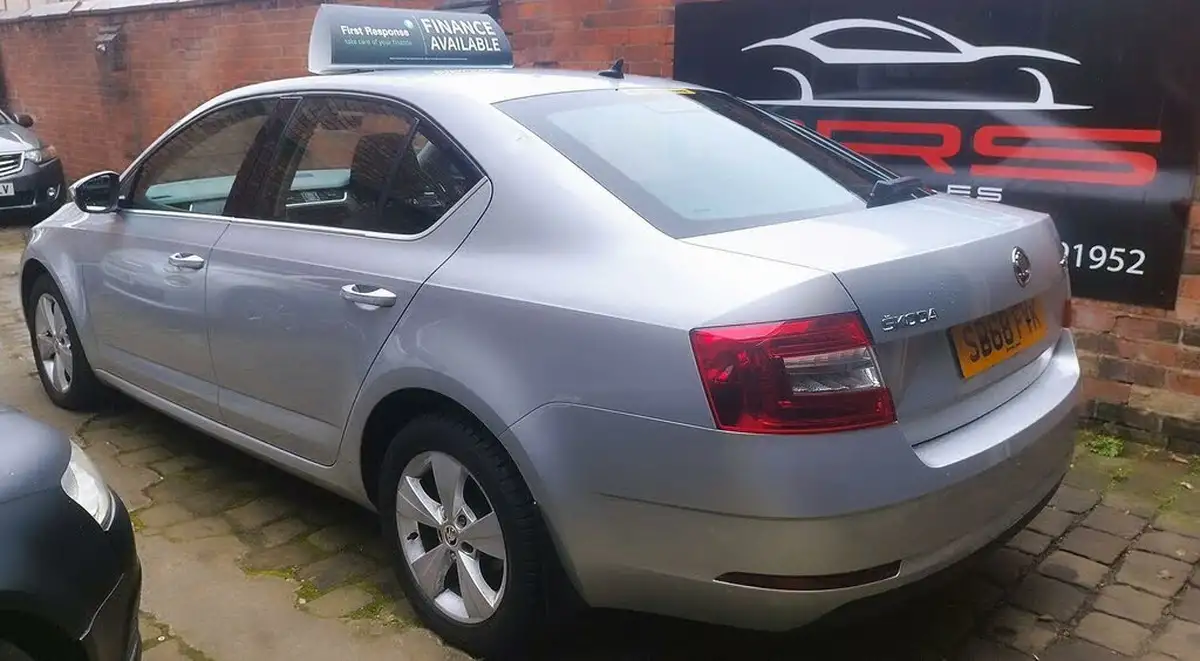 2019-skoda-octavia-16tdi-se-technology-hatchback-big-4