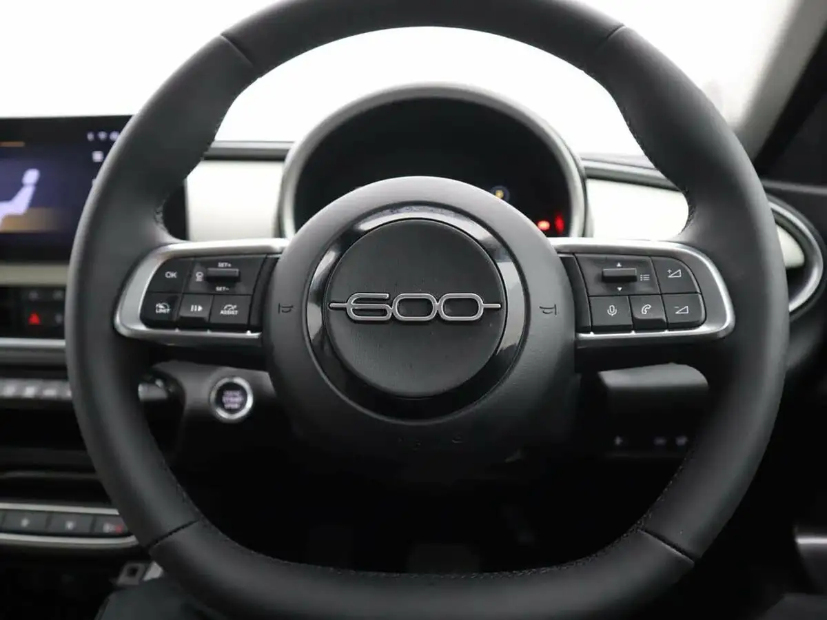 2024-fiat-600e-e-la-prima-big-21
