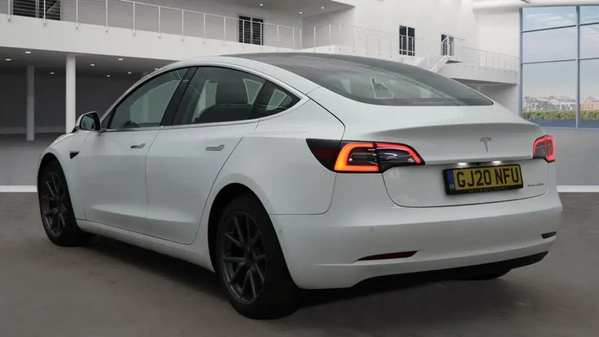 2020-tesla-model-3-e-long-range-big-2