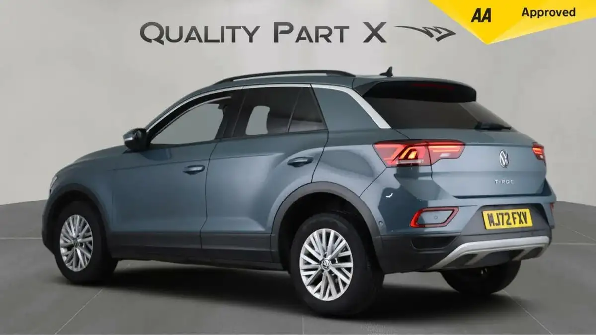 2022-volkswagen-t-roc-10-tsi-life-big-4
