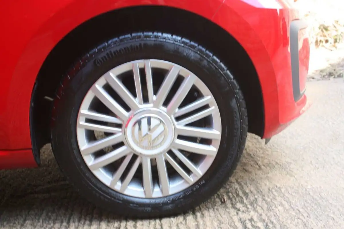 2017-volkswagen-up-10-move-up-5d-big-4