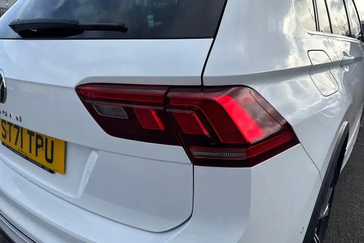 2022-volkswagen-tiguan-15-tsi-r-line-big-15