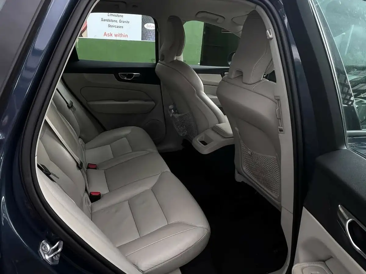 2018-volvo-xc60-20td-d4-momentum-pro-4x4-geartronic-big-11