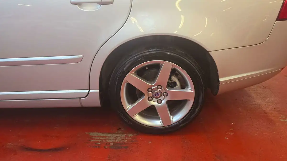 2012-volvo-v50-big-34