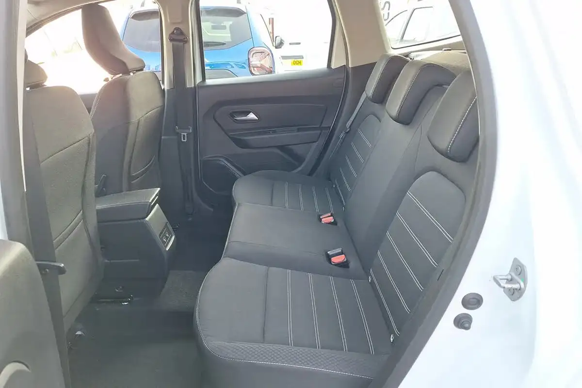 2022-dacia-duster-10-tce-comfort-100bhp-bi-fuel-station-wagon-5d-big-8