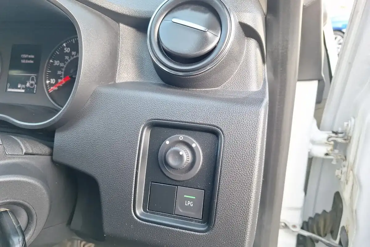 2022-dacia-duster-10-tce-comfort-100bhp-bi-fuel-station-wagon-5d-big-32