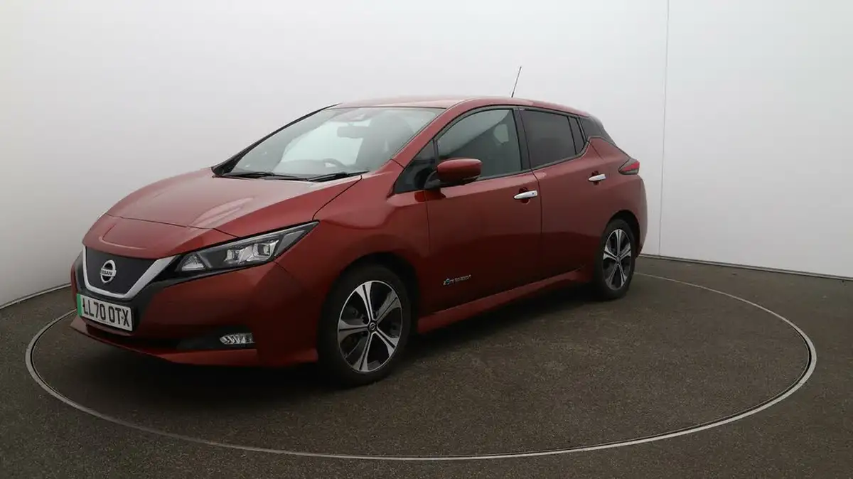 2020-nissan-leaf-e-tekna-big-36