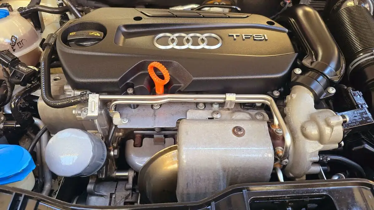 2013-audi-a1-big-19